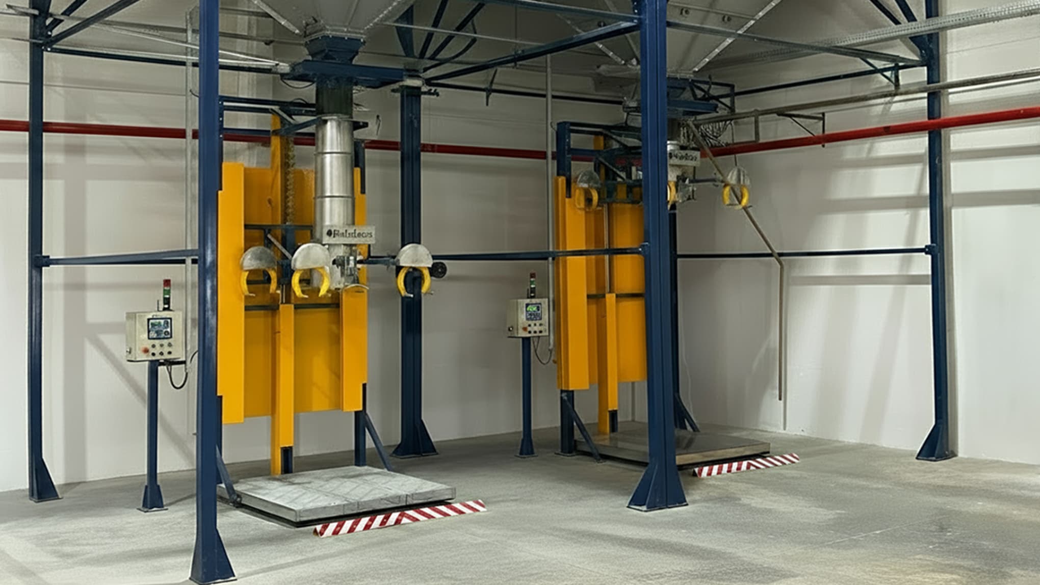 Balança para pesar bags de café Pinhalense inseridas dentro de armazém.