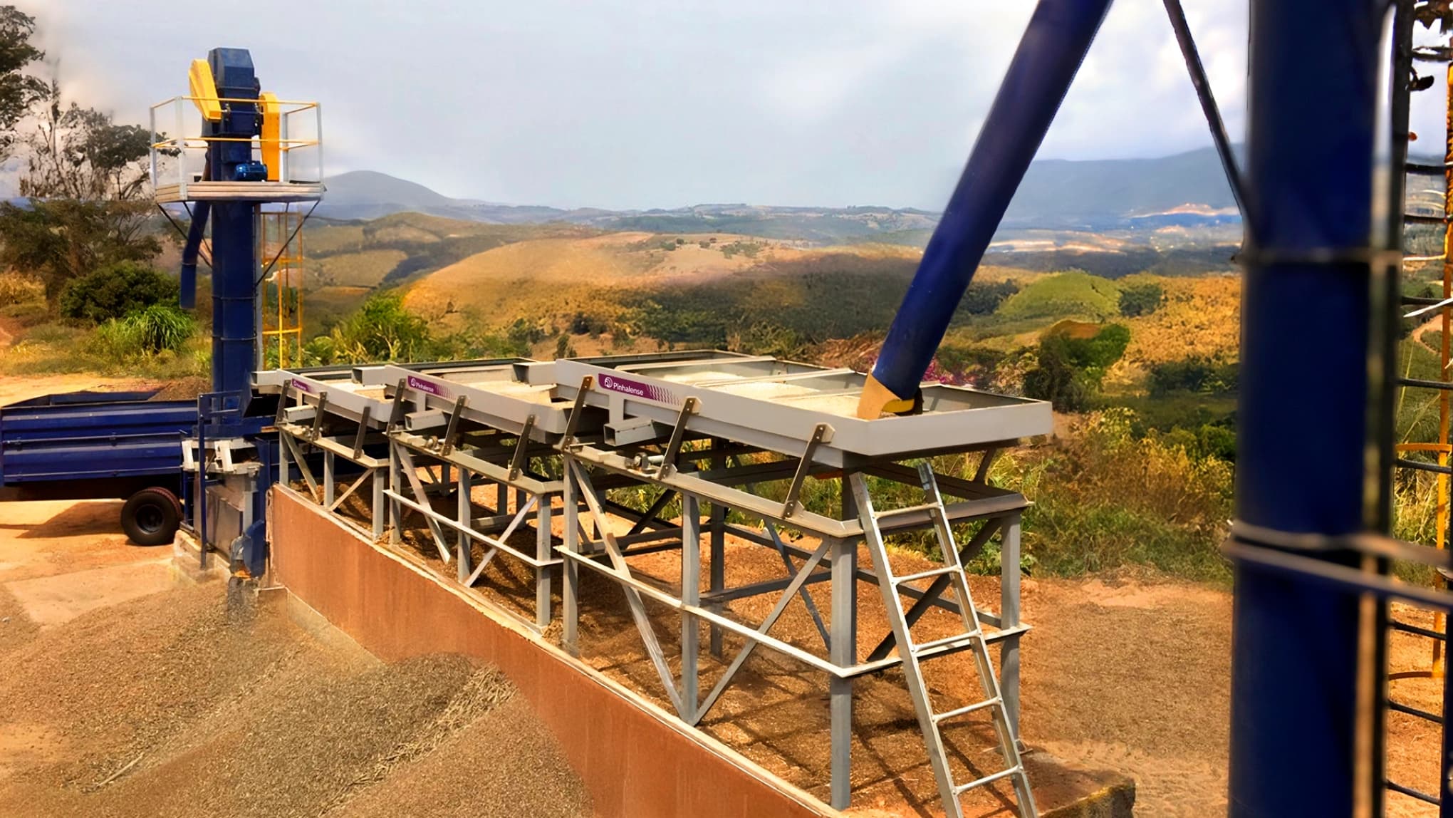 Sistema Completo para café de varrição Pinhalense em ambiente aberto.